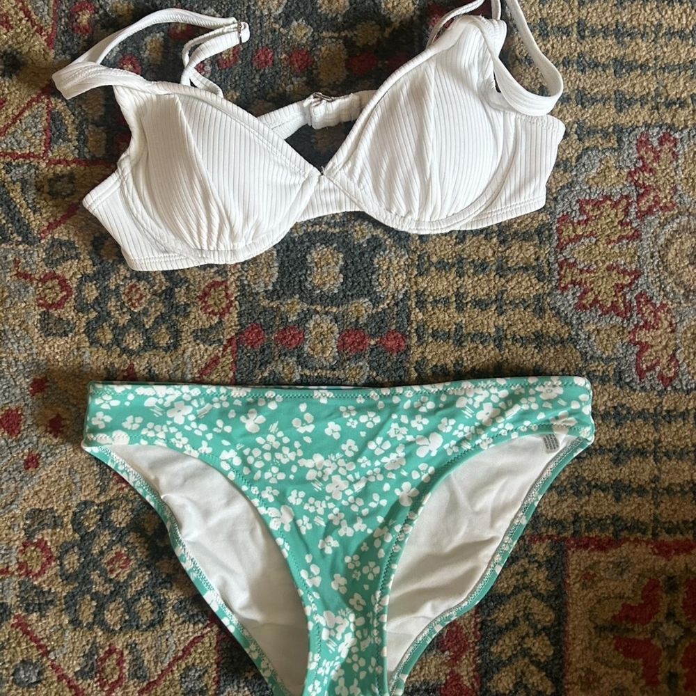Aerie Women's White and Green Bikinis-and-tankini-sets